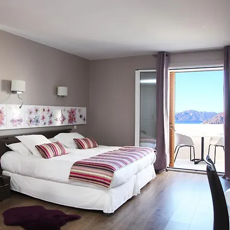 Отель Scandola 3*