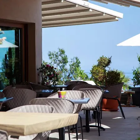 Scandola Otel 3*