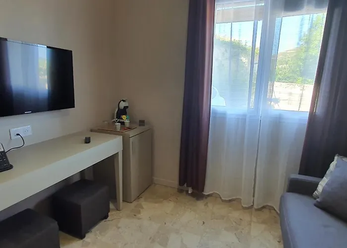 Scandola Otel 3*