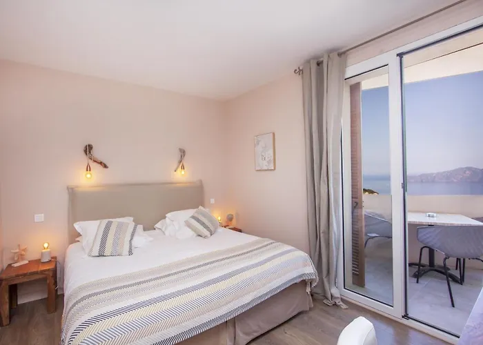 Scandola Otel